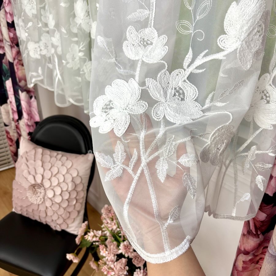 firanka-z-haftem-kwiatowym